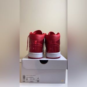 Wmns Air Jordan 1 Mid SE ‘University Red Pomegranate’